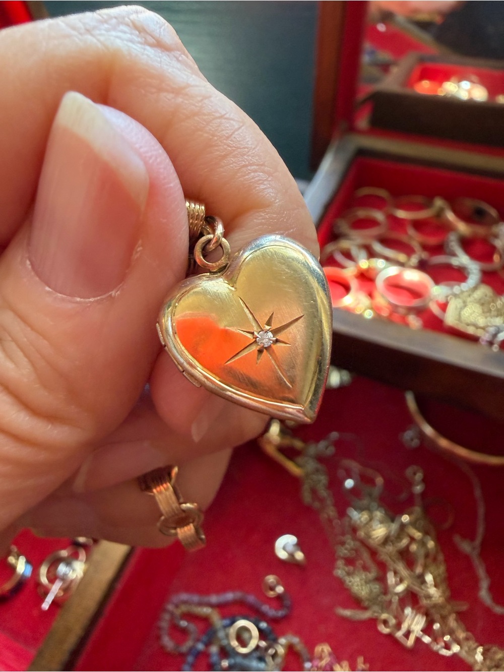 Vintage 1/20 14k Gold Filled Starburt Heart Locket